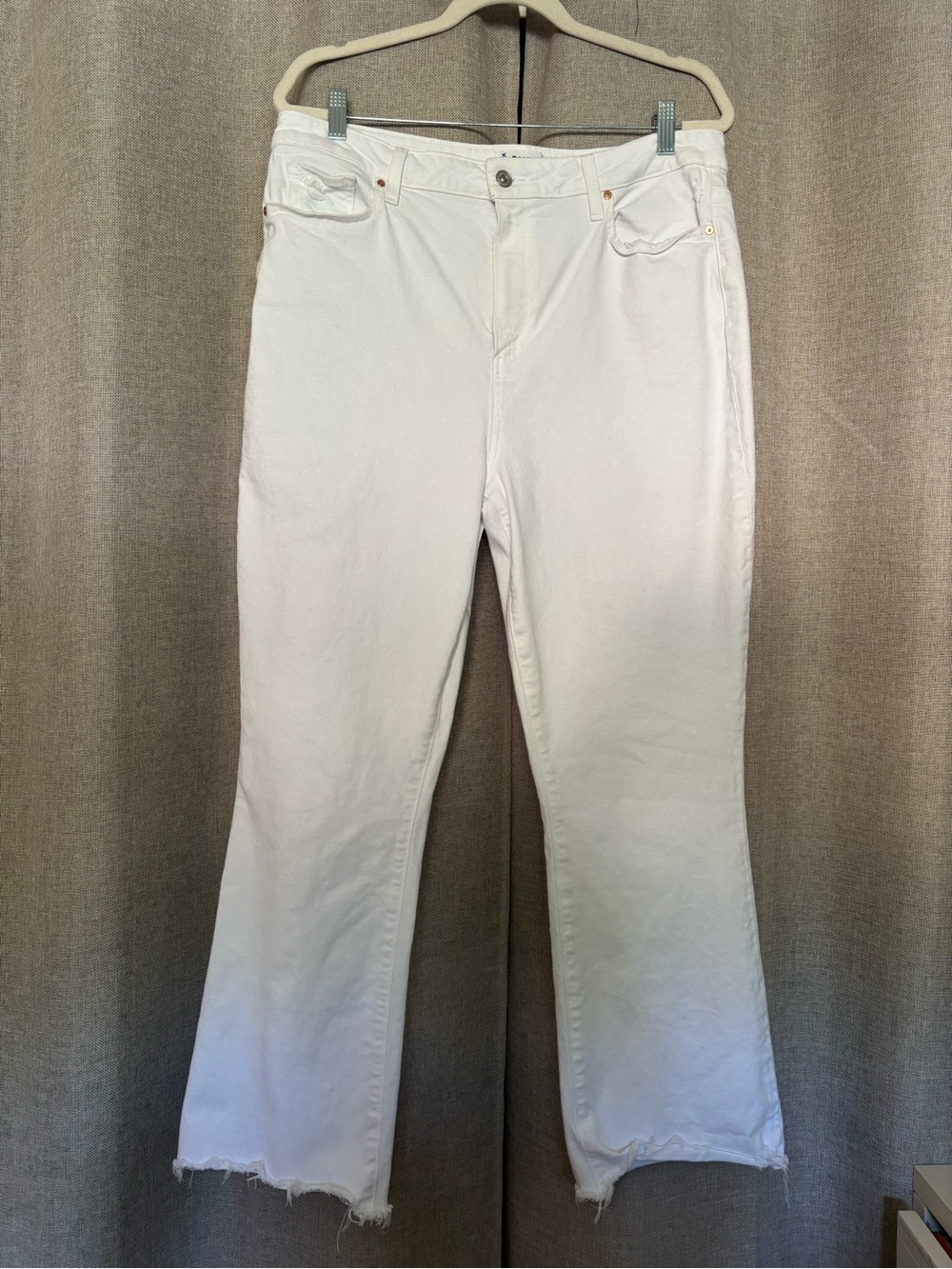 Paige Claudine White Cropped Denim, 33